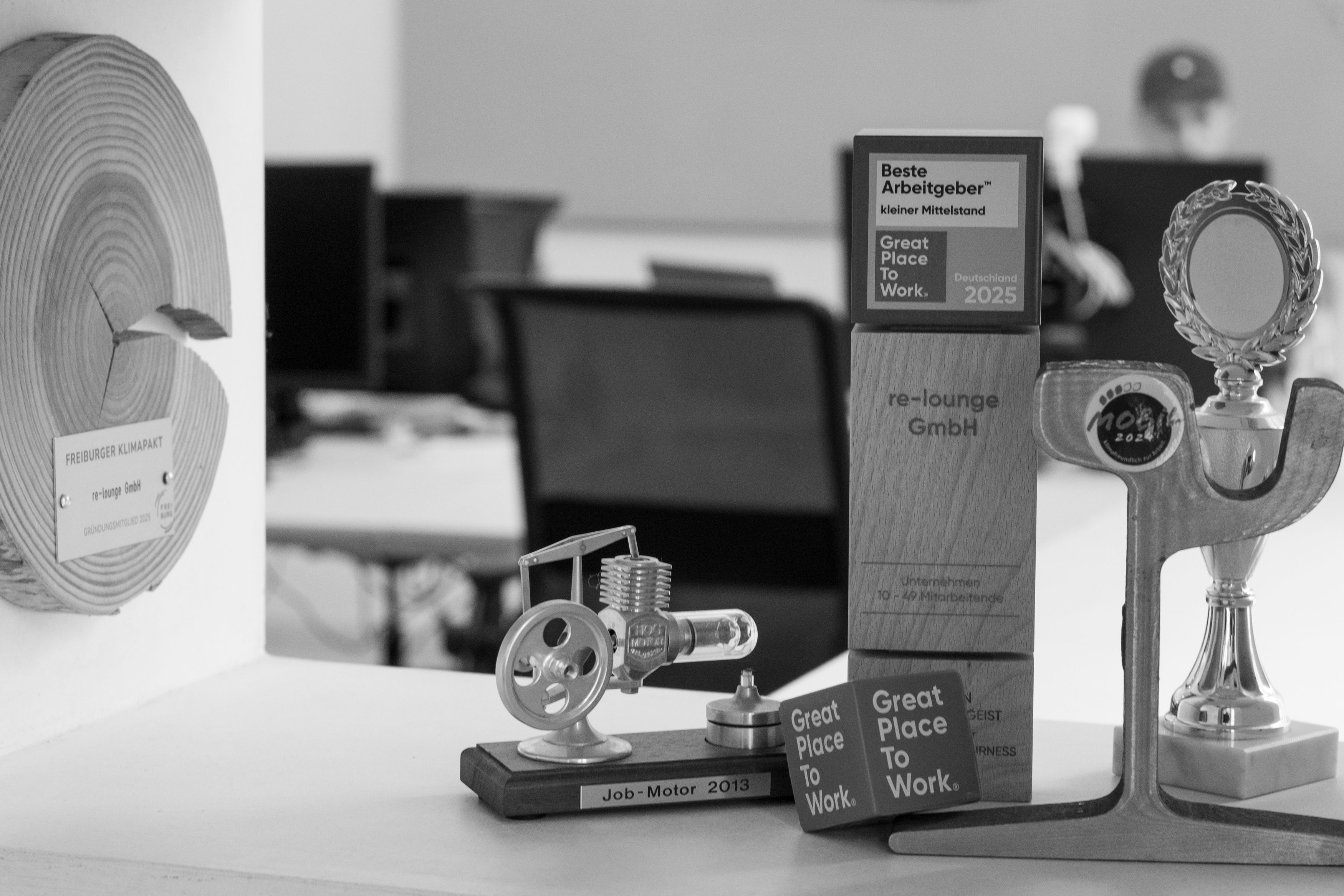 re-lounge Auszeichnungen und Awards auf dem Regal