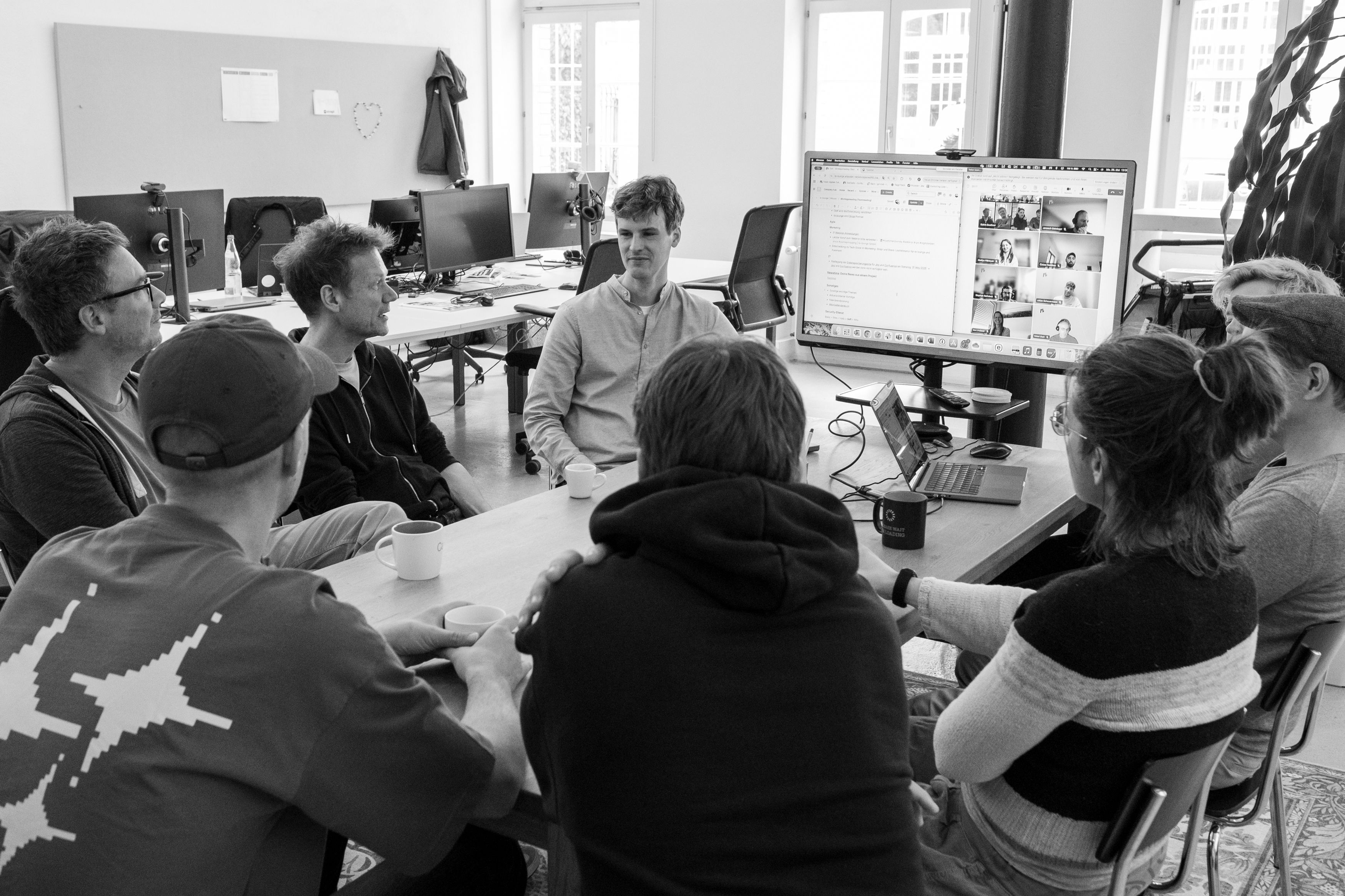 Hybride Besprechung mit Videokonferenz