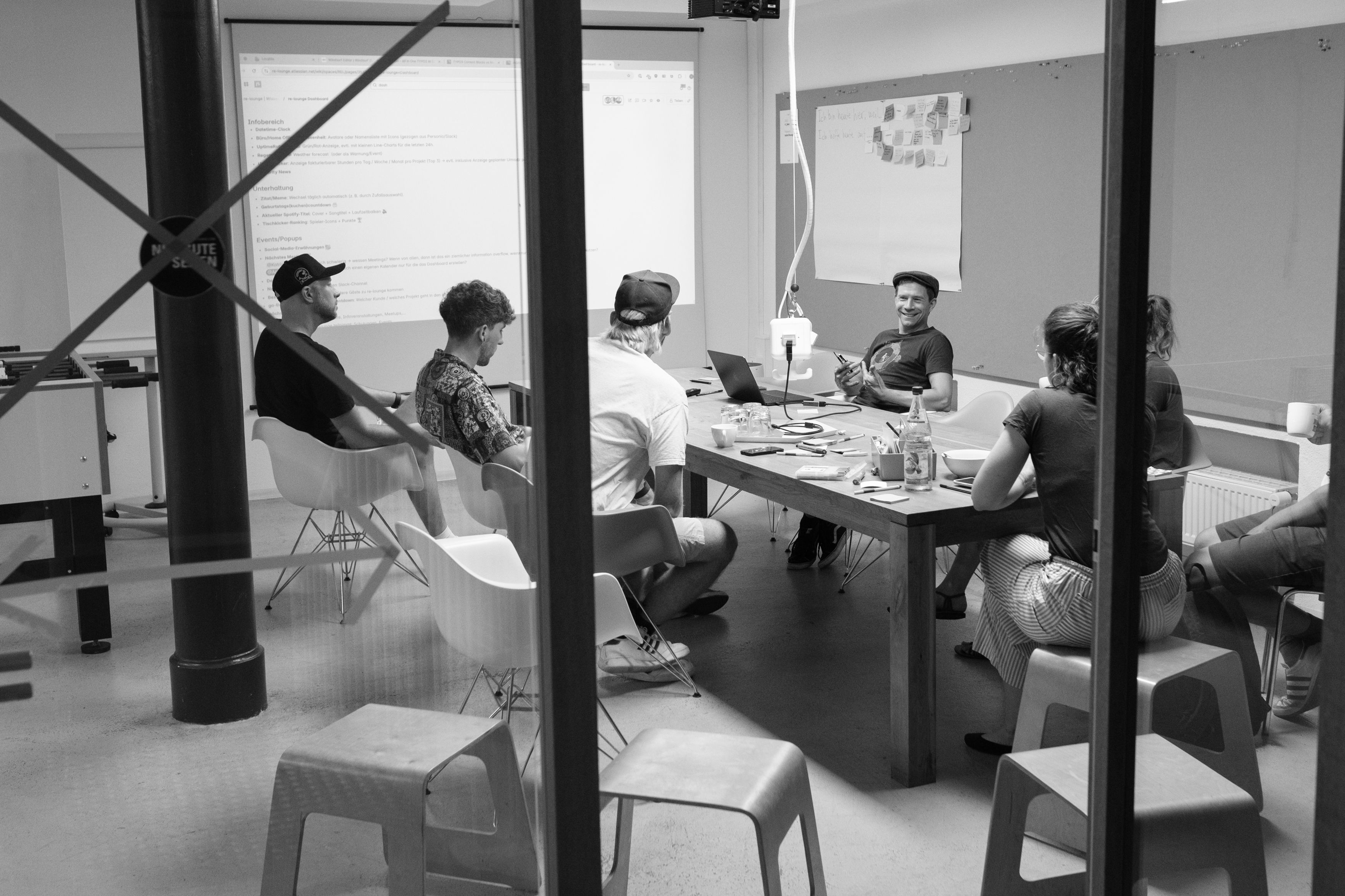 Team-Workshop mit Projektorpräsentation
