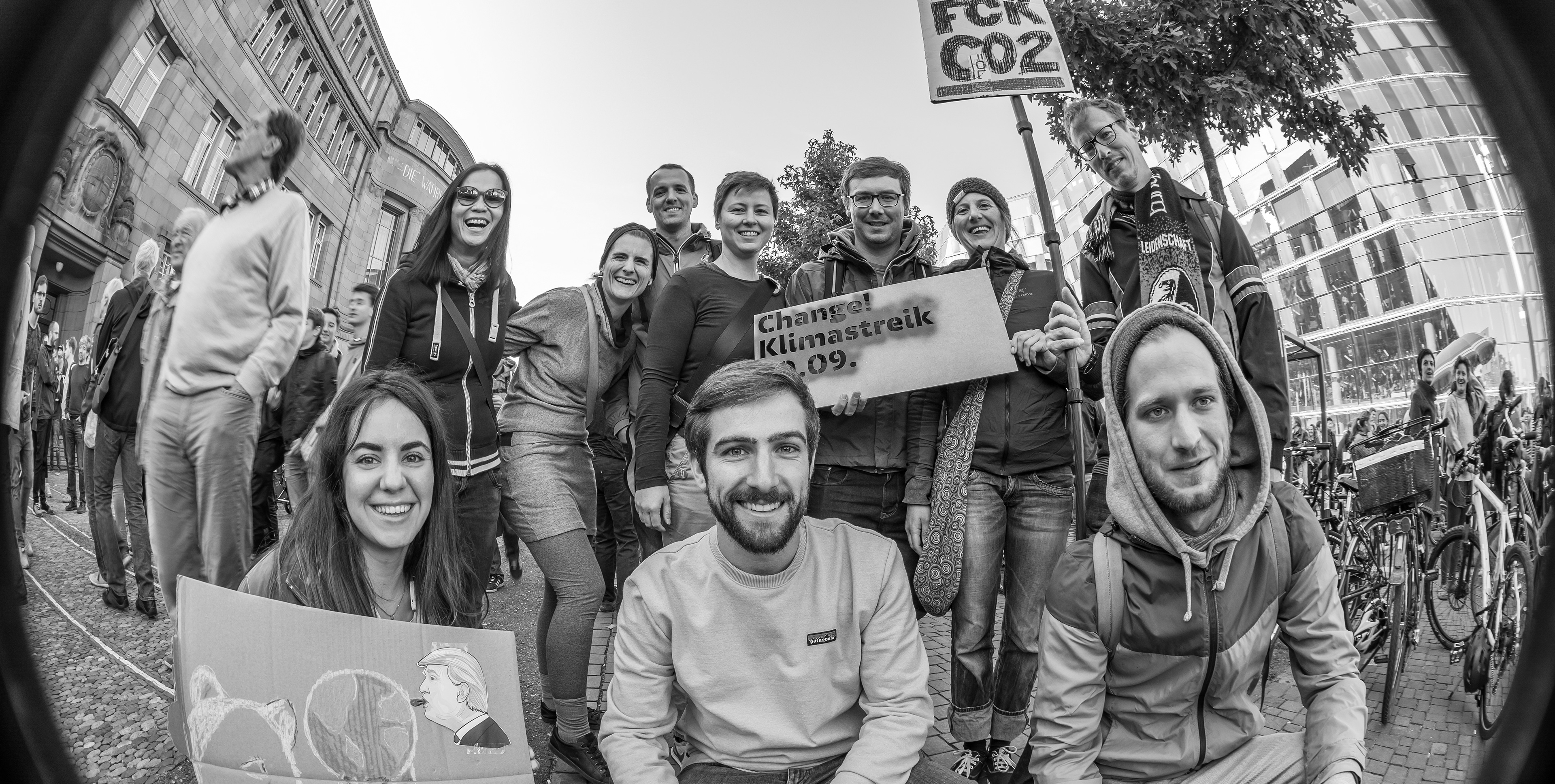 Unser re-lounge Team beim Klimastreik in Freiburg