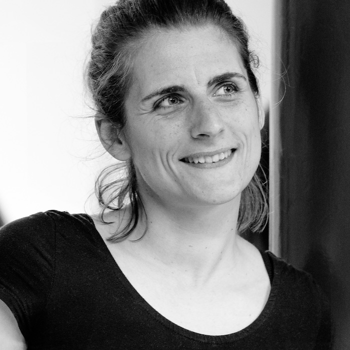 Elena, Office-Managerin
